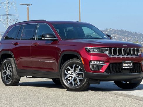 New 2025 Jeep Grand Cherokee Limited w/ Luxury Tech Group II image 2