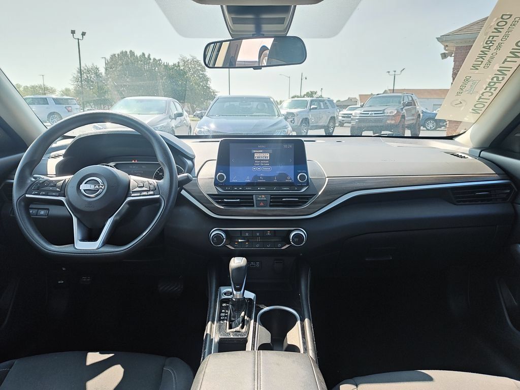Used 2023 Nissan Altima 2.5 SV FWD image 15