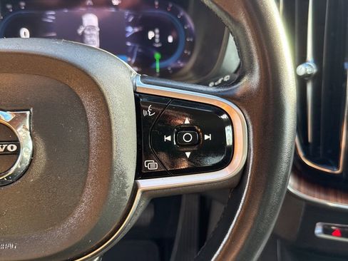 Used 2023 Volvo XC60 B5 Plus image 33