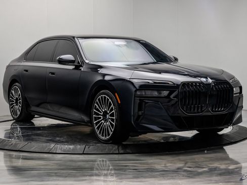 Used 2025 BMW i7 xDrive60 AWD/4WD image 24