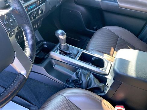 Used 2017 Toyota Tacoma Limited w/ Tow Package image 18