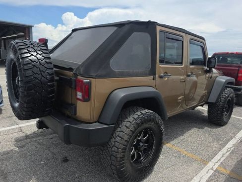 Used 2015 Jeep Wrangler Unlimited Rubicon w/ Connectivity Group AWD/4WD image 6