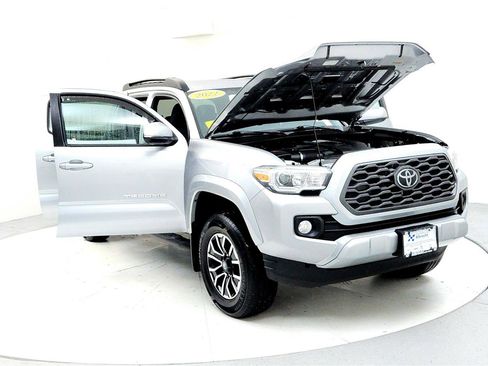 Used 2022 Toyota Tacoma TRD Sport image 9