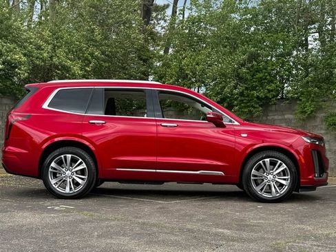 Used 2024 Cadillac XT6 Premium Luxury w/ Technology Package FWD image 2