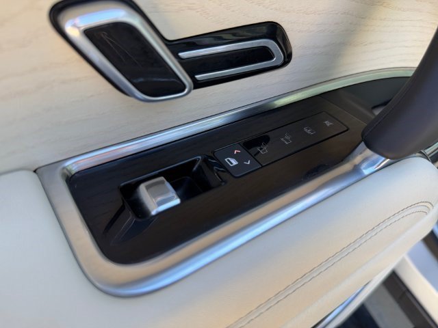 Used 2024 Land Rover Range Rover SE AWD/4WD image 19