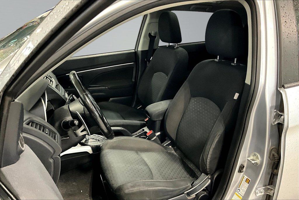 Used 2011 Mitsubishi Outlander Sport SE AWD/4WD image 18