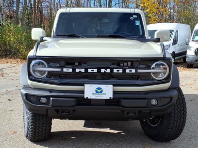 New 2025 Ford Bronco Outer Banks w/ Sasquatch Package
