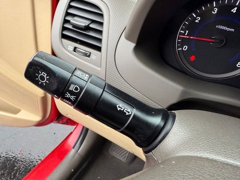 Used 2013 Hyundai Accent GLS image 25