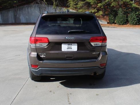 Used 2019 Jeep Grand Cherokee Laredo w/ 18" Wheel & 8.4" Radio Group image 4