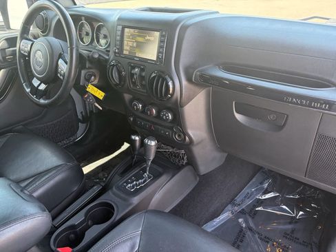 Used 2015 Jeep Wrangler Unlimited Sahara AWD/4WD image 16