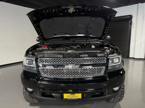 Used 2013 Chevrolet Avalanche LTZ AWD/4WD image 13