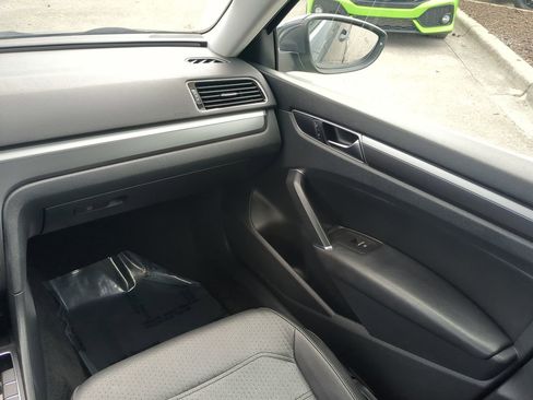 Used 2017 Volkswagen Passat 1.8T R-Line image 17