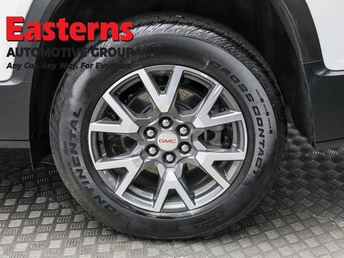 Used 2022 GMC Acadia SLE image 8