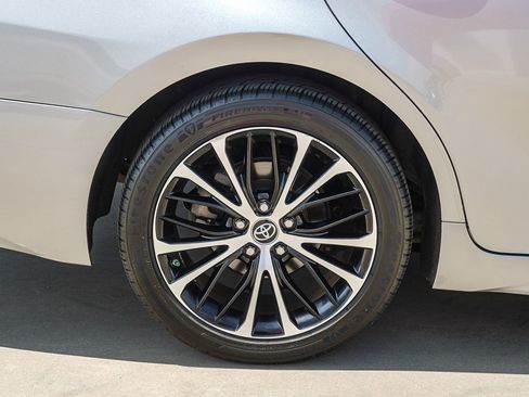 Used 2019 Toyota Camry SE w/ Carpet Mat Package FWD image 12