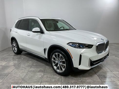 Used 2024 BMW X5 xDrive50e w/ Premium Package image 9
