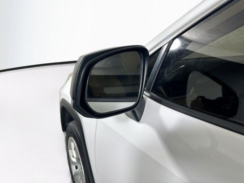 Used 2020 Toyota RAV4 LE FWD image 10