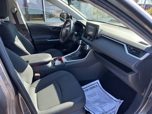 Used 2021 Toyota RAV4 LE AWD/4WD image 11