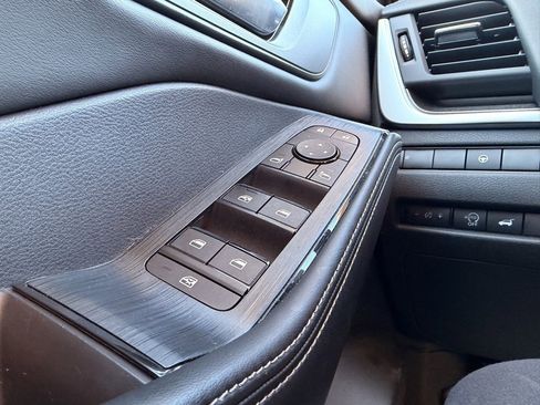 Used 2023 Nissan Rogue SV w/ SV Premium B Package image 21