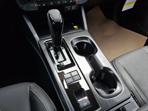 New 2026 Subaru Outback Limited AWD/4WD image 10