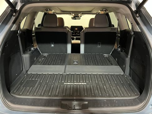 Certified 2022 Toyota Highlander Platinum image 23