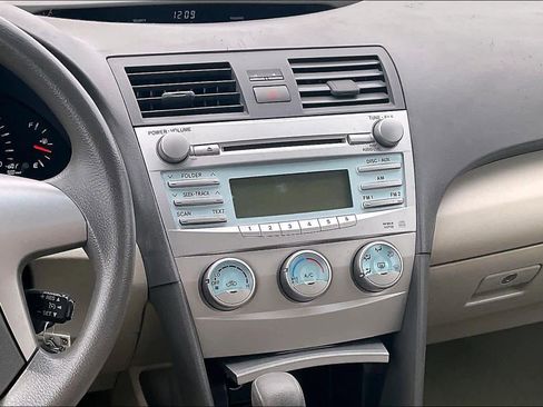 Used 2008 Toyota Camry LE image 9