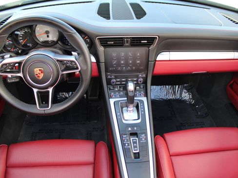 Certified 2019 Porsche 911 Carrera S image 18