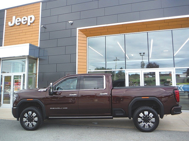Used 2024 GMC Sierra 3500 Denali AWD/4WD image 2