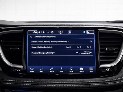 Used 2023 Chrysler Pacifica Touring-L w/ Uconnect Theater Family Group image 32