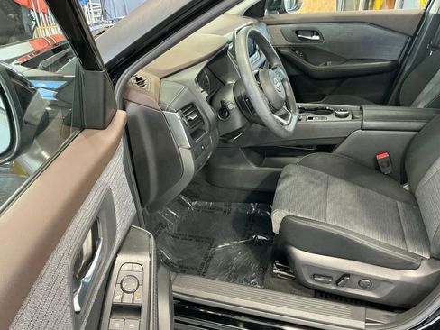 Used 2023 Nissan Rogue SV image 13