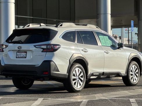 Used 2025 Subaru Outback Premium image 4
