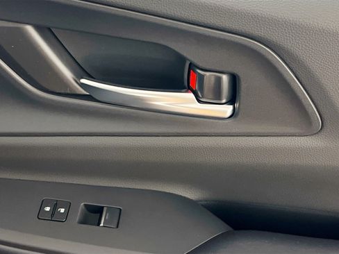 New 2026 Toyota Prius Plug-In Hybrid FWD image 31