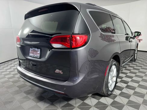 Used 2017 Chrysler Pacifica Touring-L w/ Tire & Wheel Group image 30