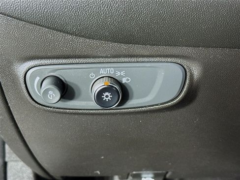 Used 2022 Chevrolet Equinox LT w/ Driver Convenience Package FWD image 10