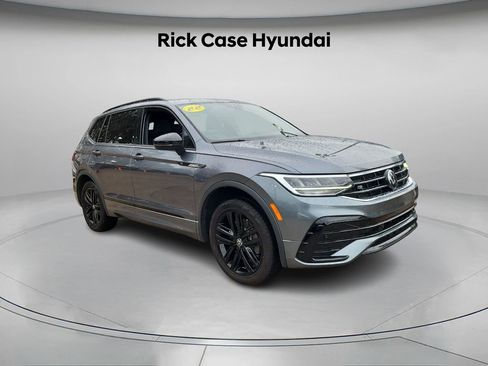 Used 2022 Volkswagen Tiguan SE R-Line image 9