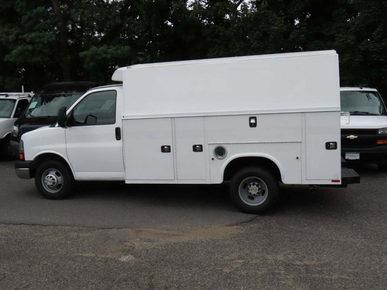 Used 2015 Chevrolet Express 3500 RWD image 3