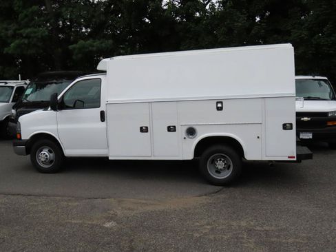 Used 2015 Chevrolet Express 3500 RWD image 3