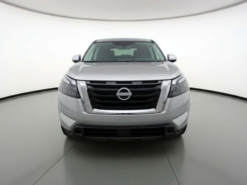 Used 2025 Nissan Pathfinder SV image 2