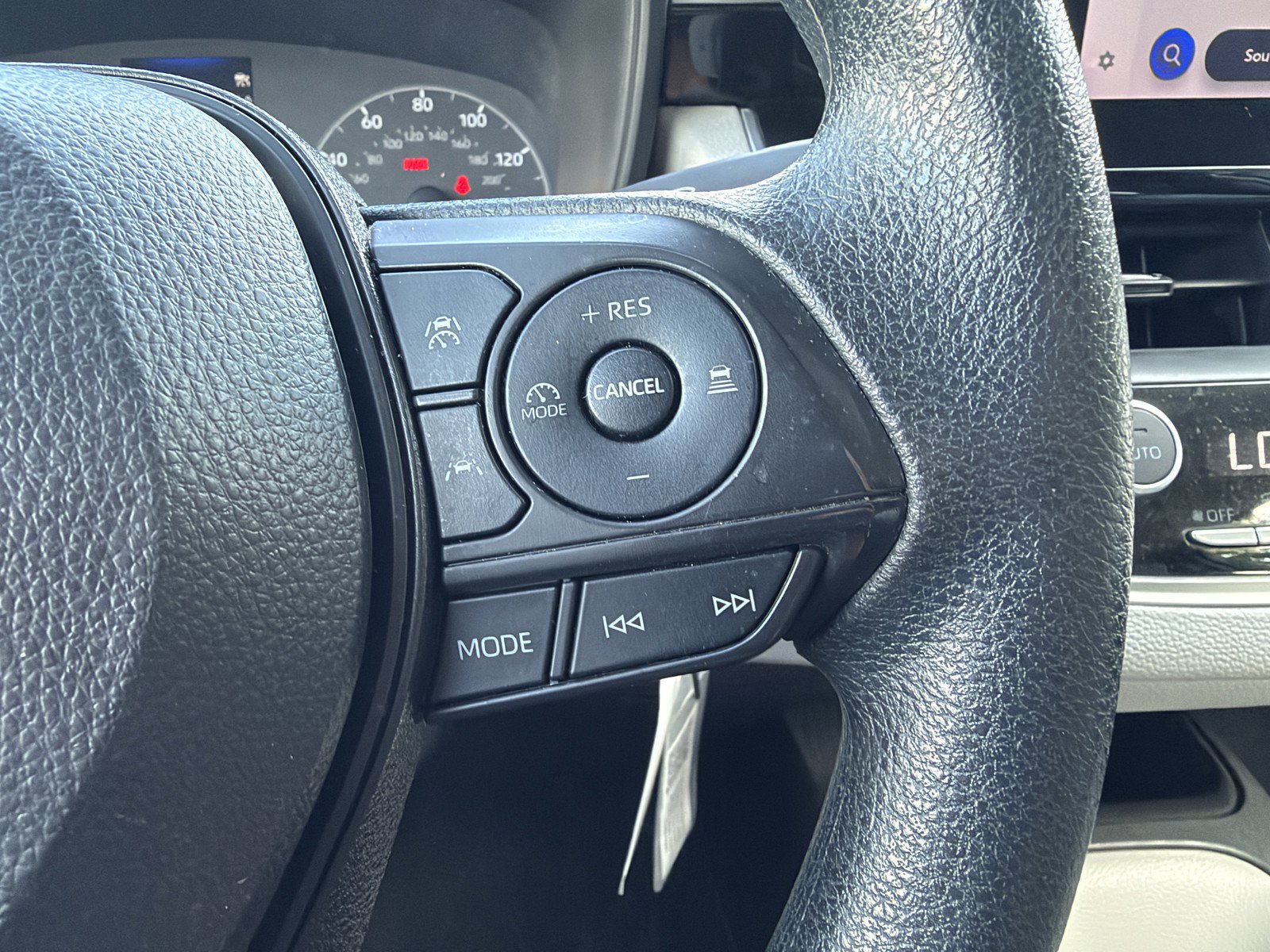 Used 2024 Toyota Corolla LE FWD image 15