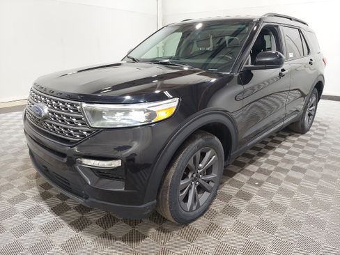 Used 2022 Ford Explorer XLT w/ XLT Sport Appearance Package AWD/4WD image 1