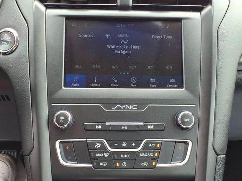 Used 2020 Ford Fusion SE FWD image 17