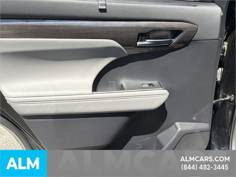 Used 2021 Toyota Highlander Platinum AWD/4WD image 26