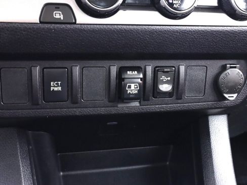 Used 2018 Toyota Tacoma SR5 image 23