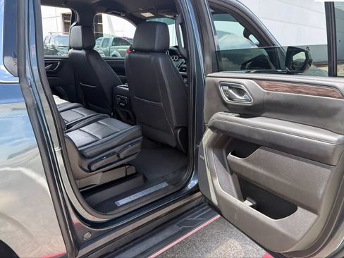Used 2021 Chevrolet Suburban LT RWD image 4
