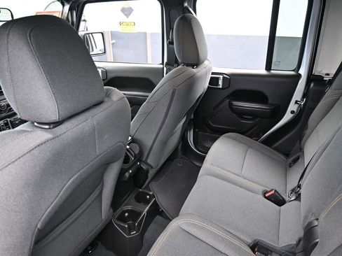 Certified 2024 Jeep Gladiator Sport image 34