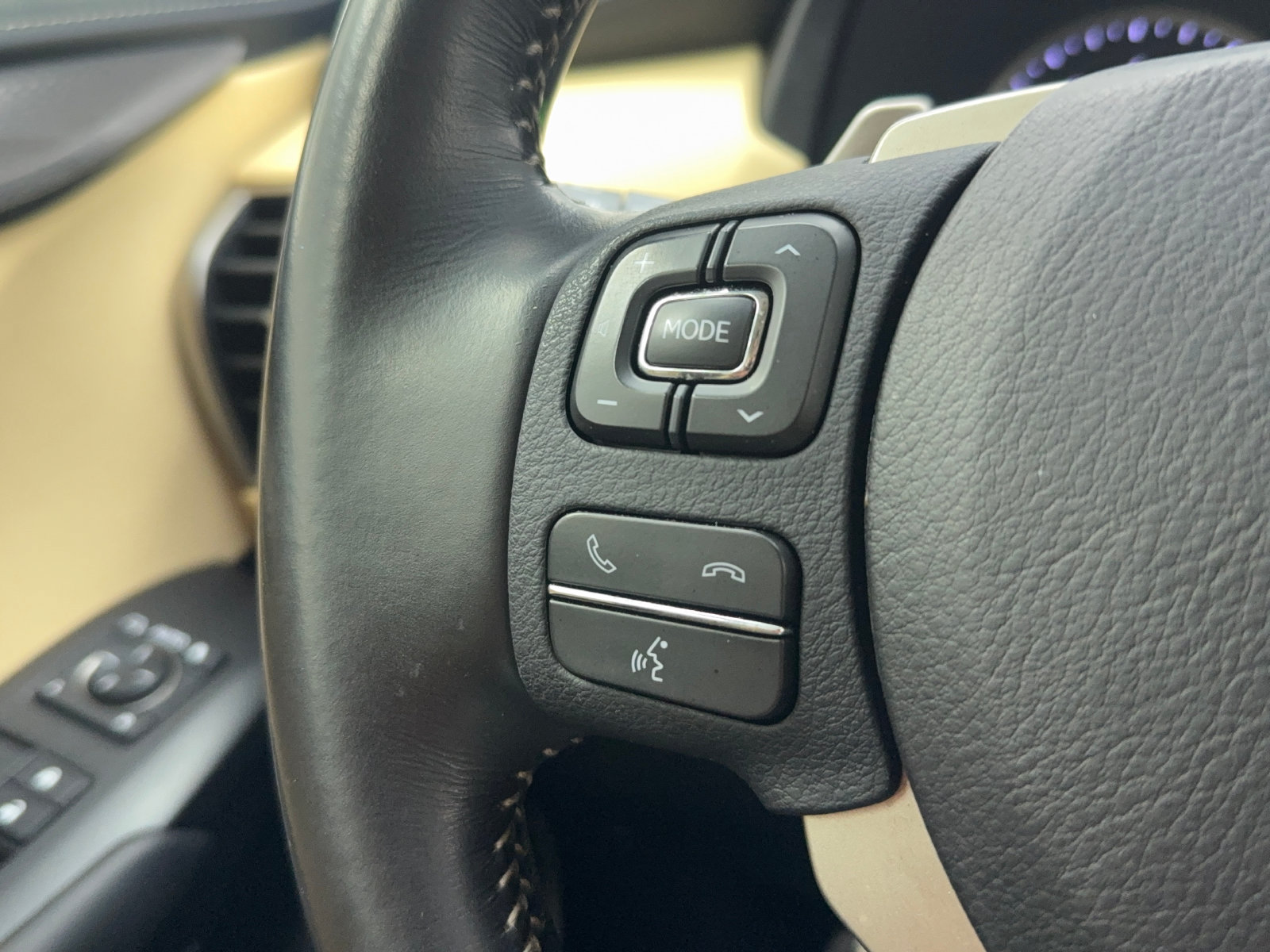 Used 2018 Lexus NX 300h AWD w/ Premium Package image 33