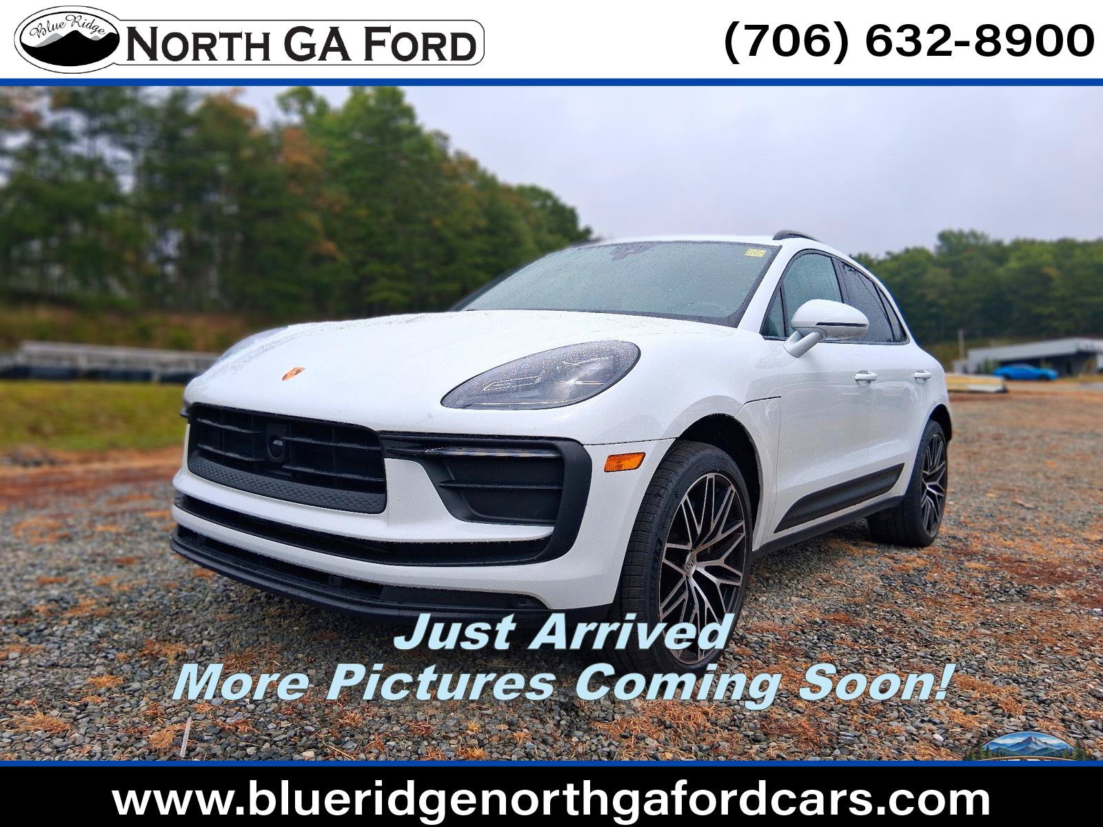 Used 2024 Porsche Macan AWD/4WD image 1