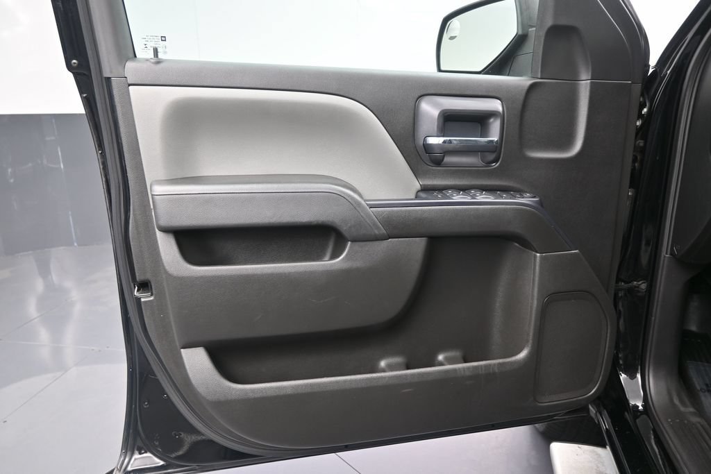 Used 2018 Chevrolet Silverado 1500 Custom RWD image 11