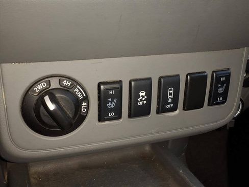 Used 2020 Nissan Frontier SV AWD/4WD image 19