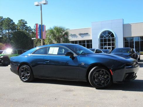 Used 2025 Dodge Charger R/T w/ Sun & Sound Package image 2