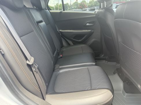 Used 2017 Chevrolet Trax LT w/ LT Convenience Package FWD image 16